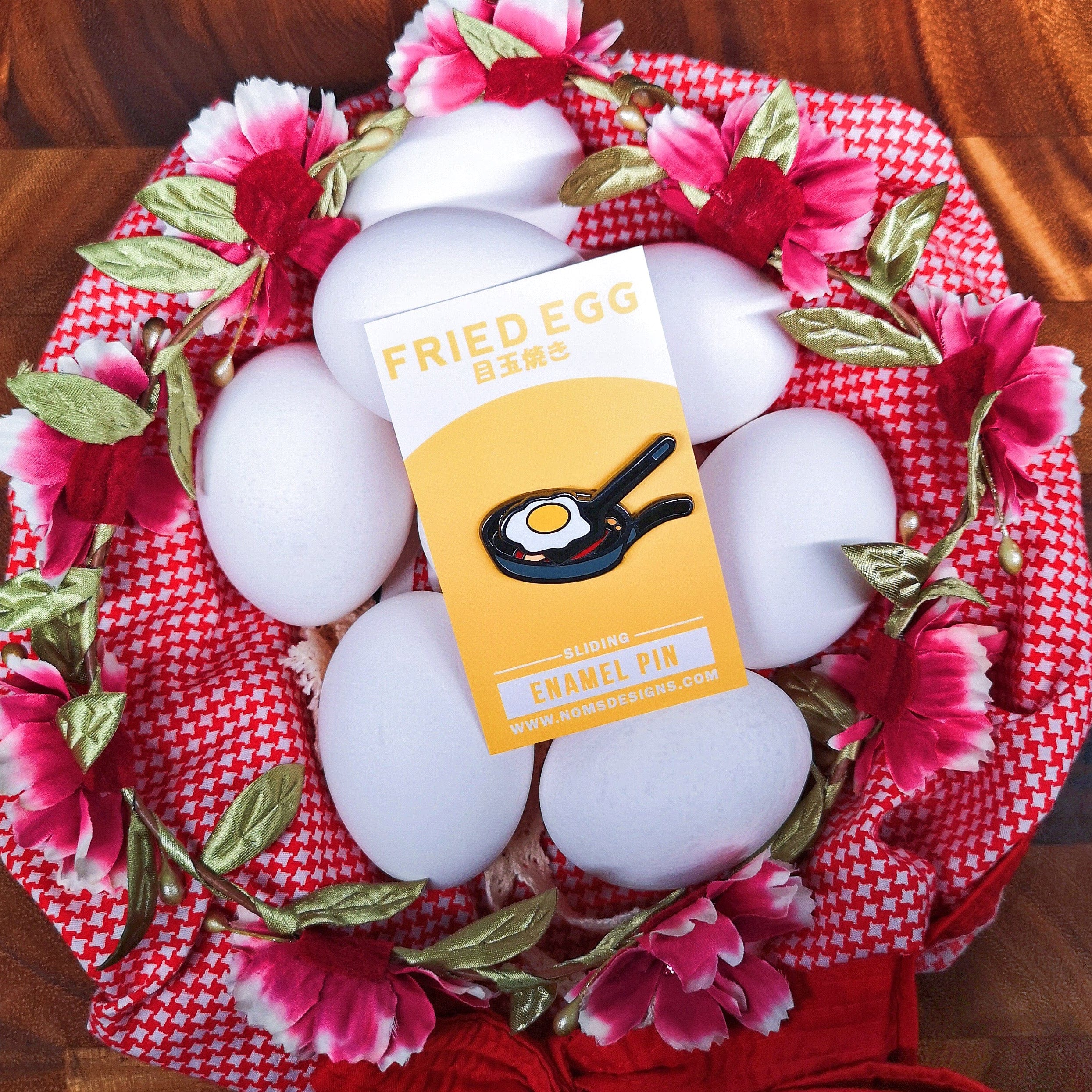 Pin Fried Egg Interactive Sliding Enamel Pin PIN-FRYEGG