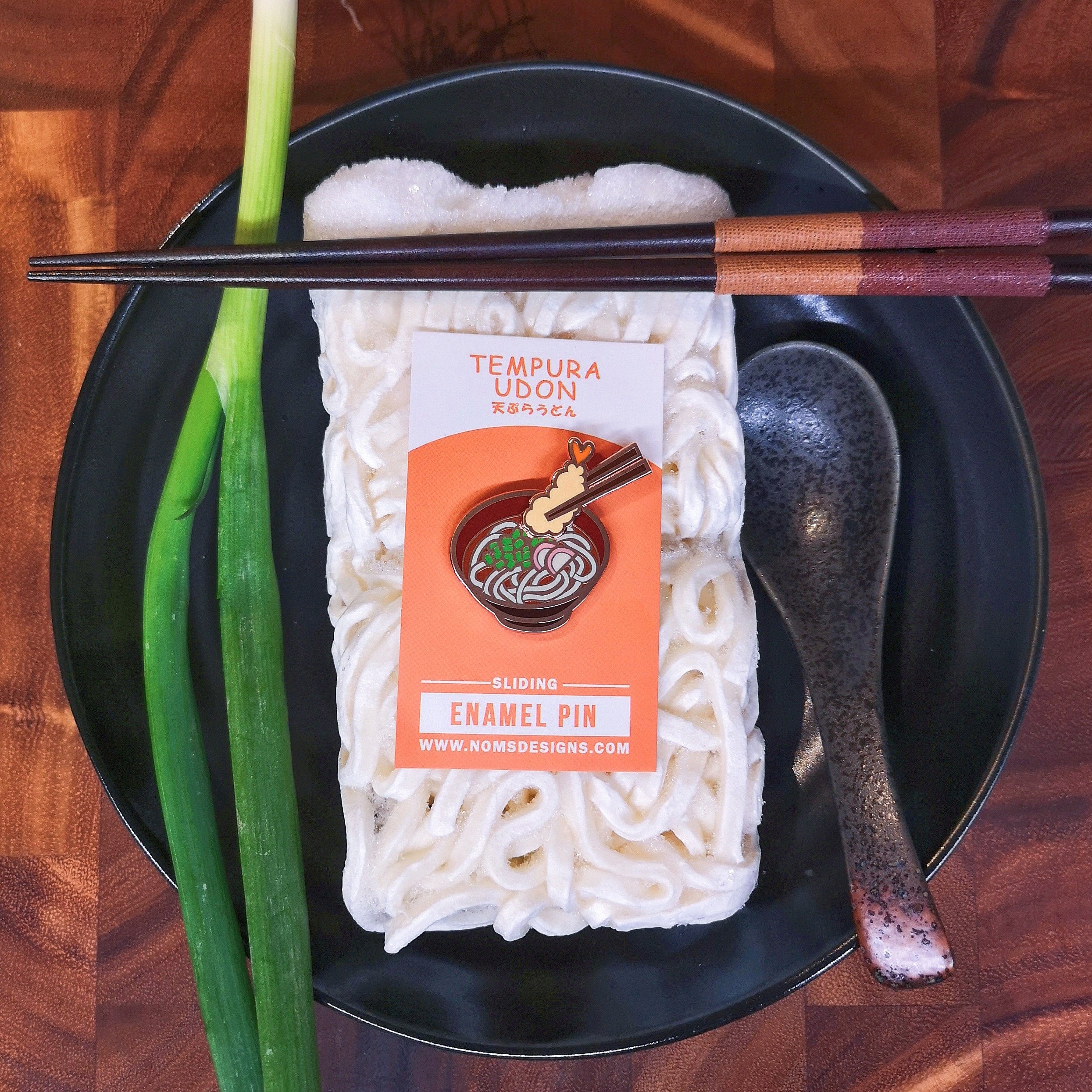 Pin Udon Interactive Sliding Enamel Pin PIN-UDON